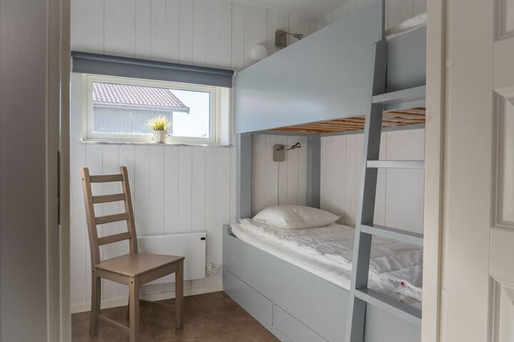 Room 4 of 38