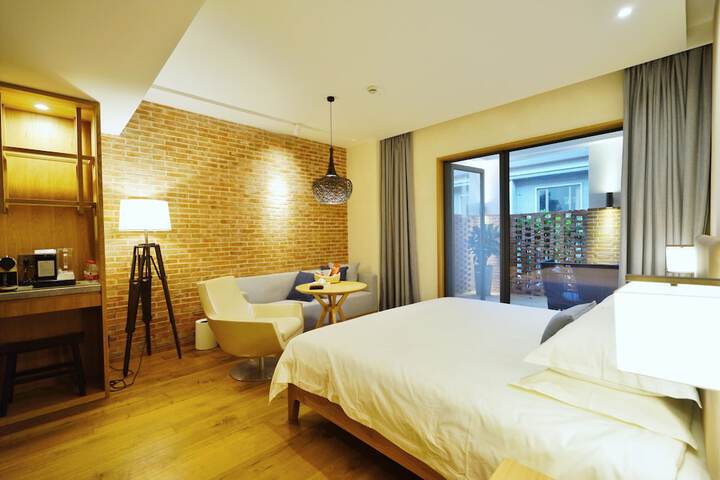Room 17 of 45
