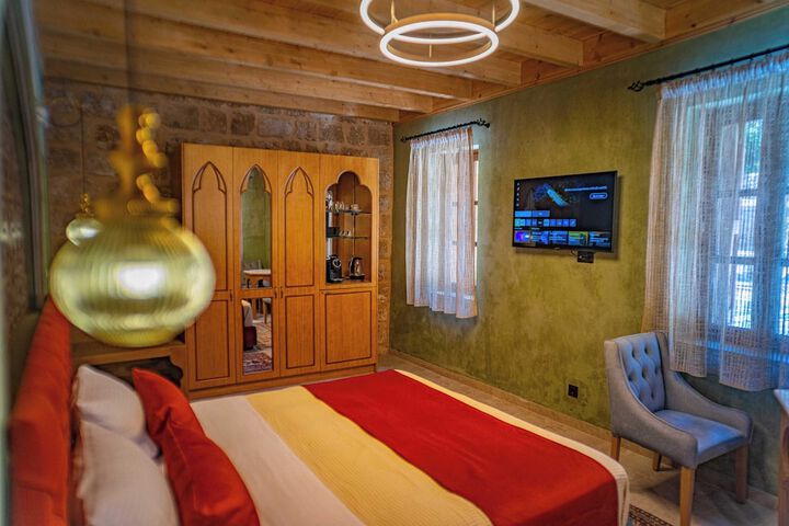 Room 10 of 51