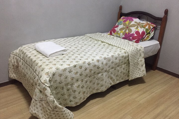 Room 5 of 32