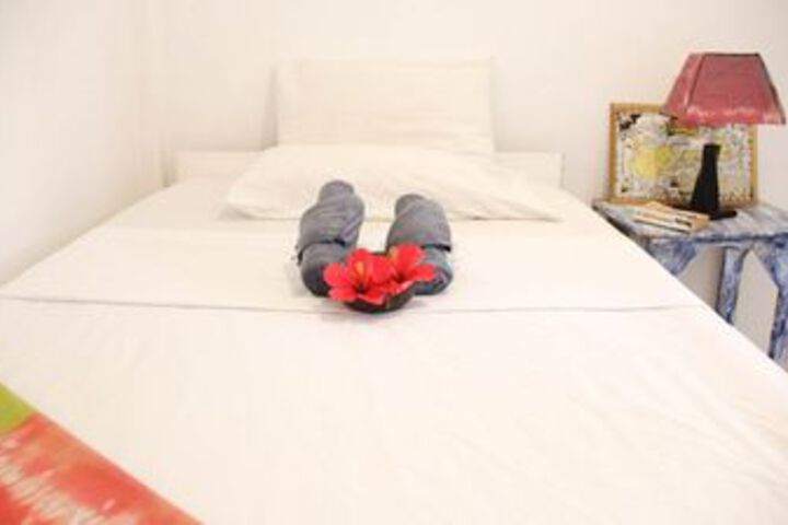 Room 10 of 32