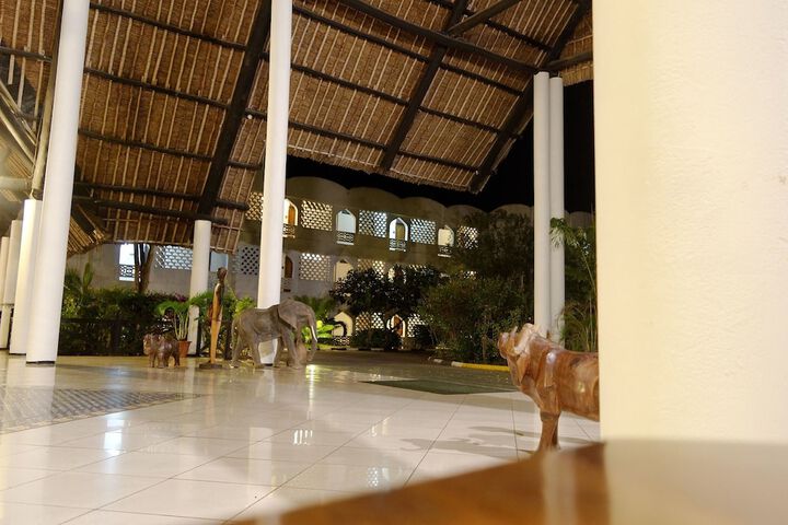 Hotel Interior 4 of 37