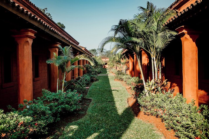 Hotel Exterior 44 of 45