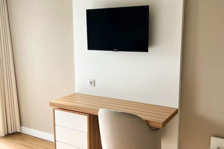 Room 5 of 28