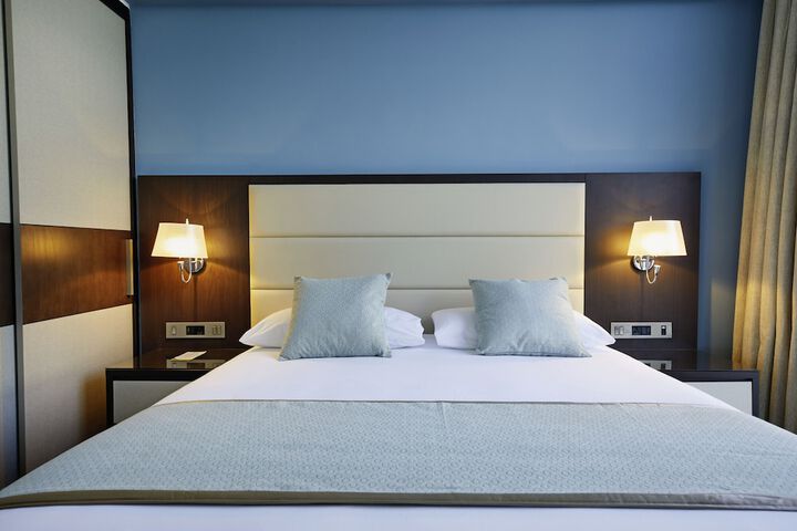 Room 12 of 77