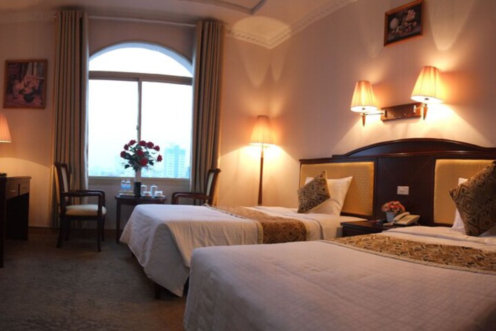 Room 15 of 33