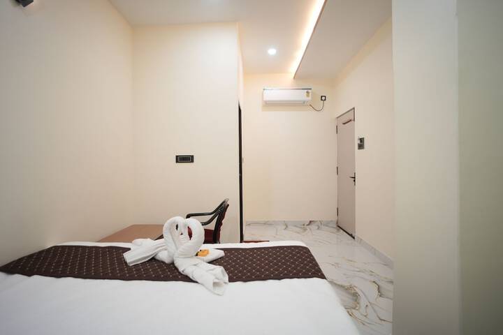 Room 10 of 13