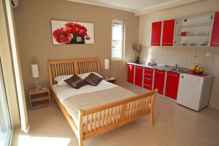 Room 7 of 49