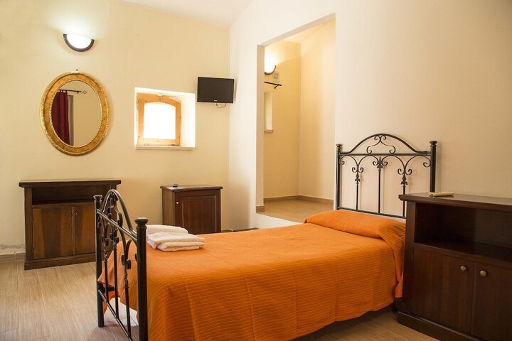 Room 2 of 26