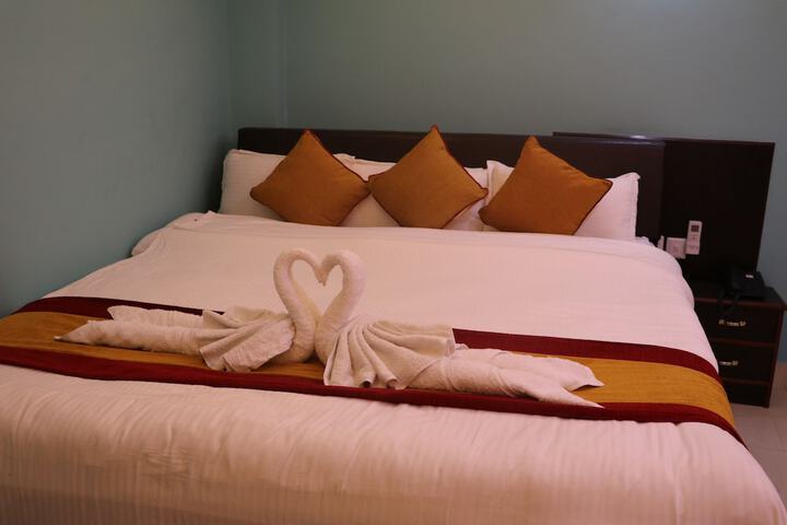 Room 5 of 18