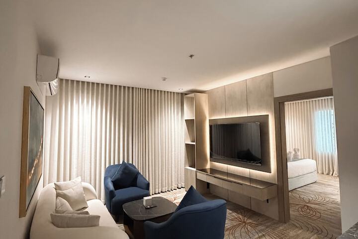 Room 32 of 48