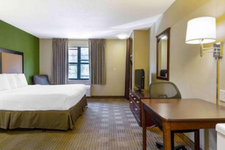 Room 28 of 102