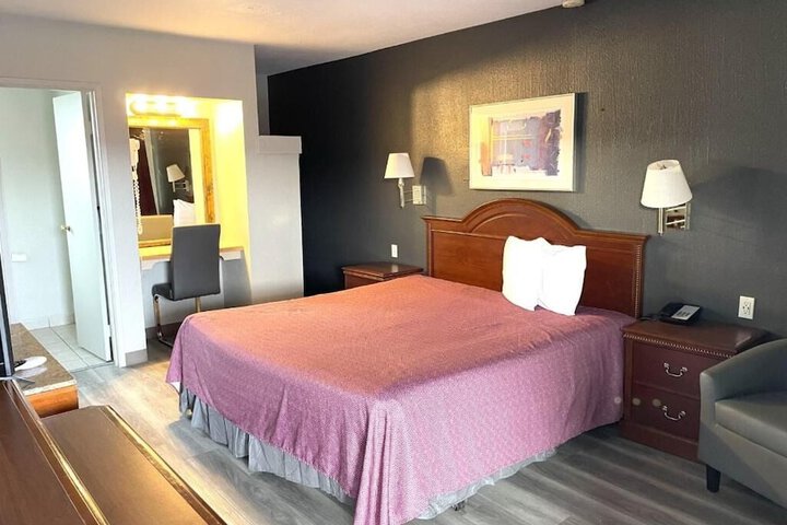 Room 13 of 34