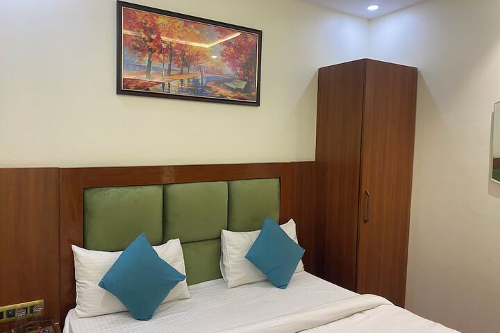 Room 8 of 30