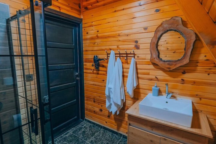 Room 18 of 33