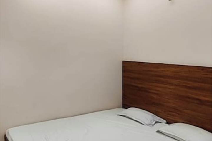Room 5 of 41