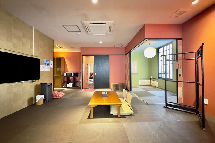 Room 5 of 193