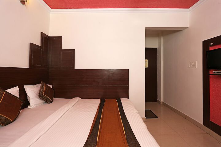 Room 12 of 17