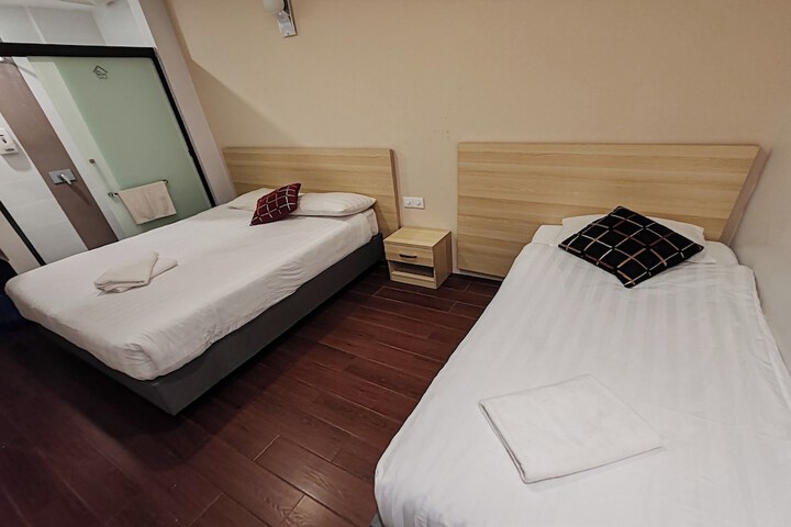 Room 25 of 48