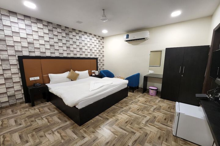 Room 14 of 28