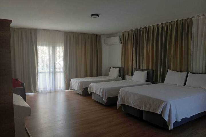 Room 4 of 7