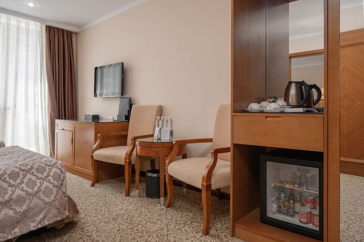 Room 10 of 90