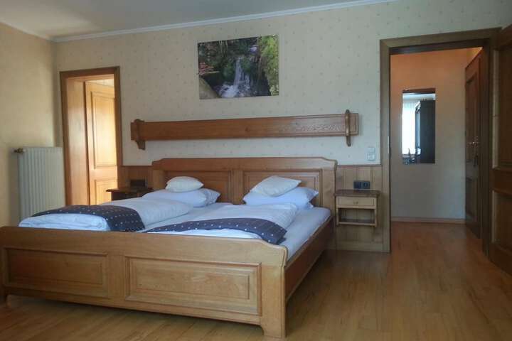 Room 6 of 27