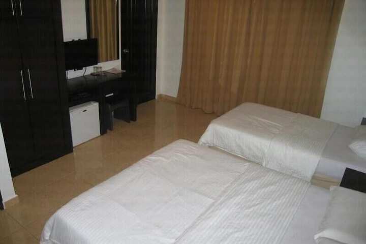 Room 9 of 14