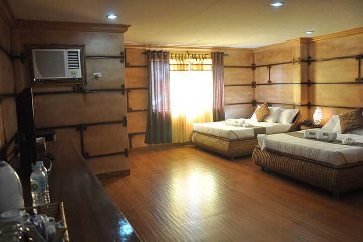 Room 9 of 33