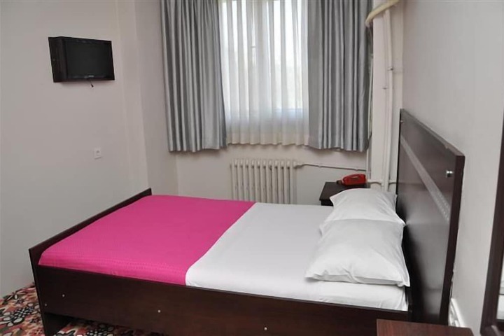 Room 8 of 30