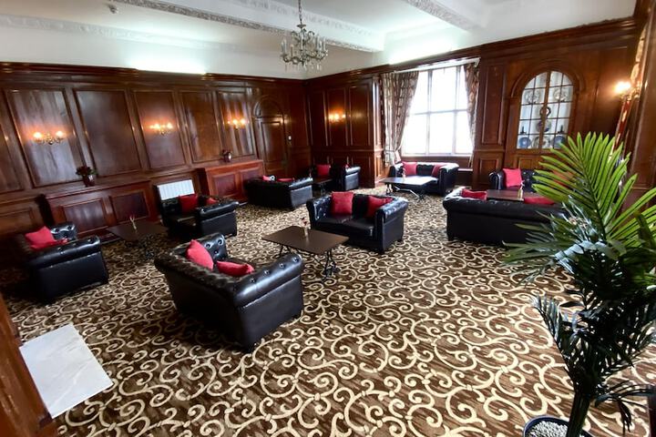 Lounge 50 of 57