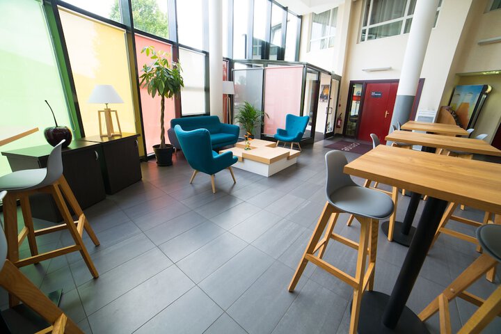 Entrance & Lobby