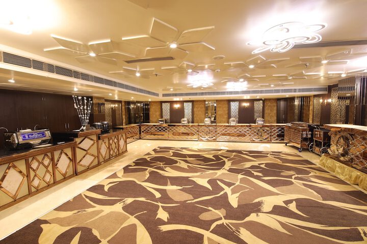 Ballroom/Hall 47 of 82