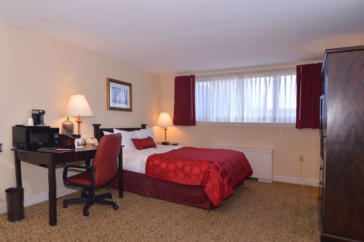 1 King Bed (2 of 20)