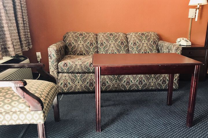 1 Queen Bed (17 of 19)