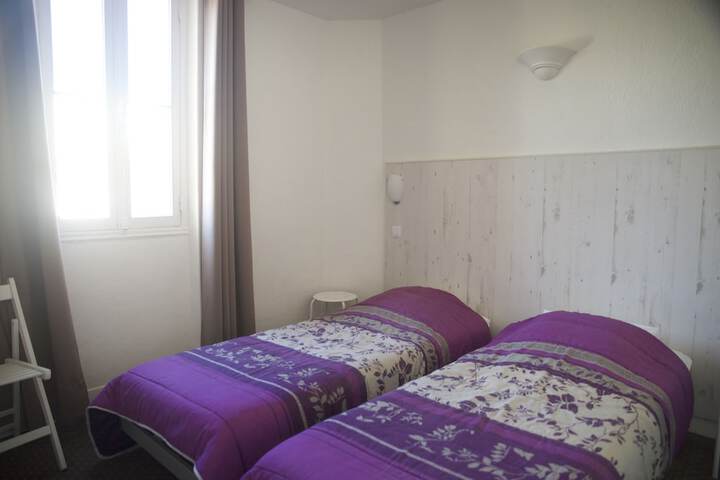 Room 4 of 36