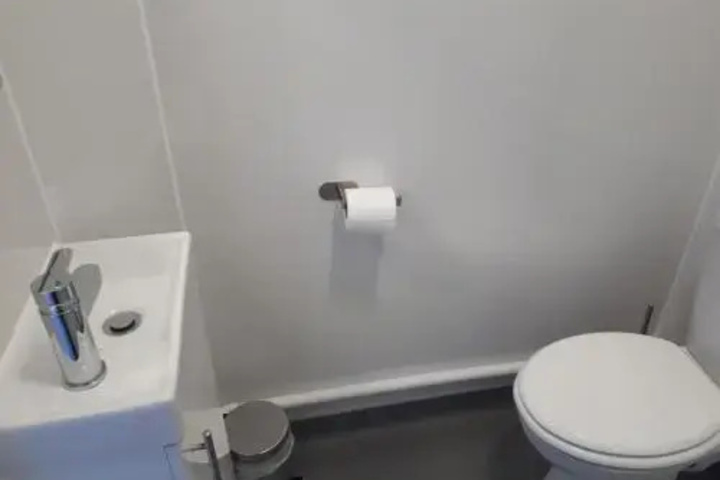 Room 8 of 25