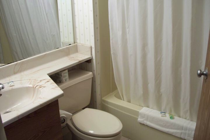 2 Queen Beds (10 of 11)