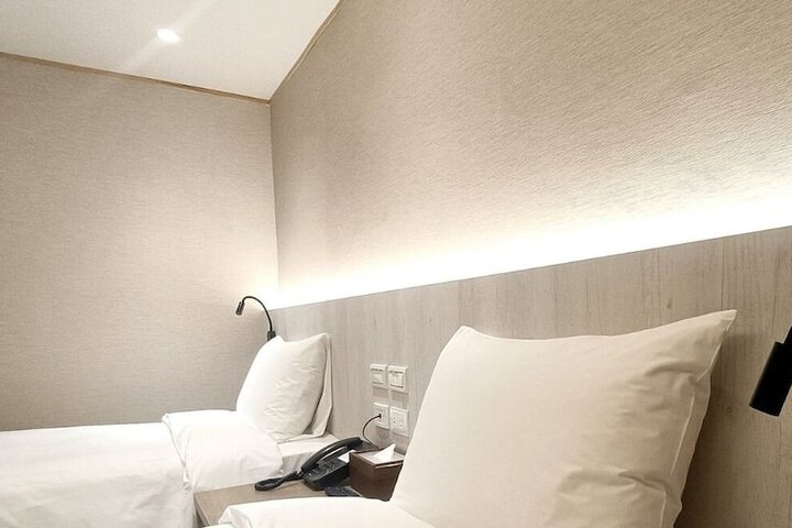 Room 20 of 37