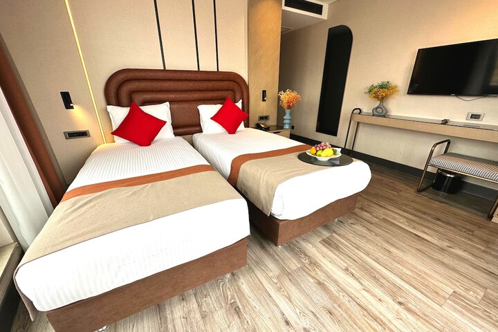 Room 44 of 96