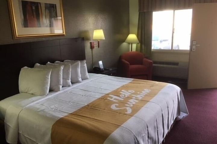 Room 8 of 22