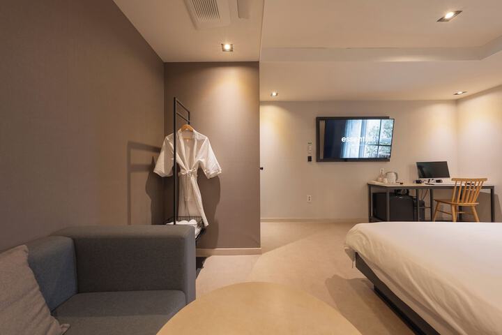 Room 13 of 54