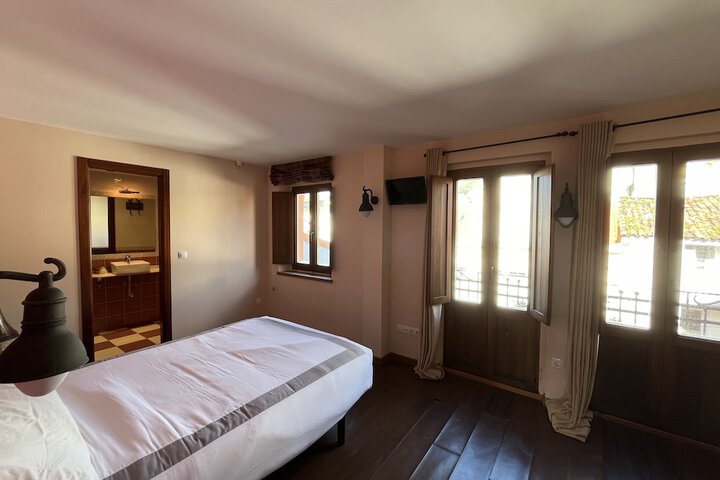 Room 50 of 95