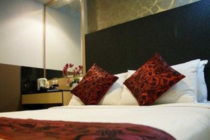 Room 2 of 9