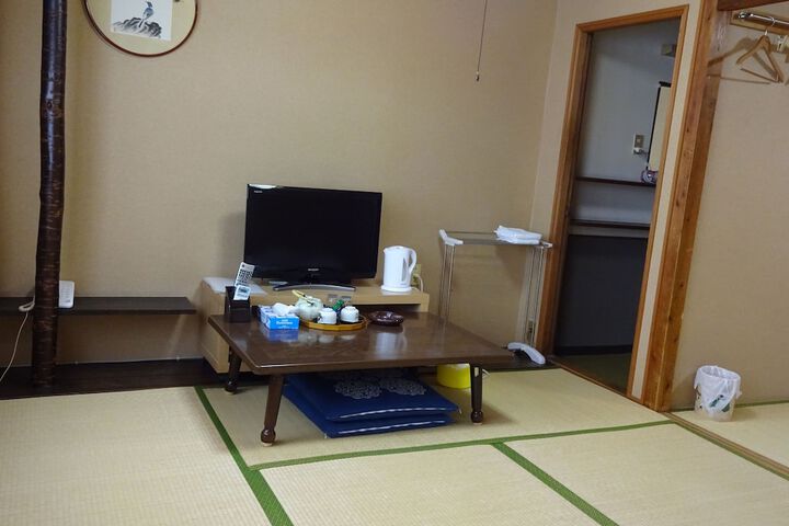 Room 8 of 66