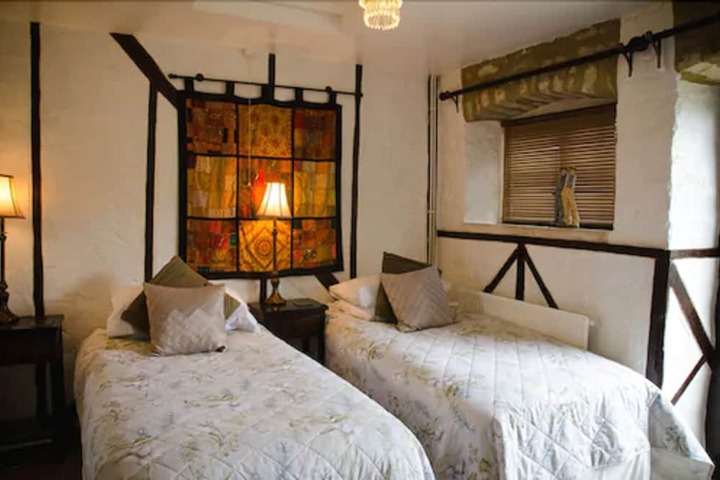 Room 6 of 17