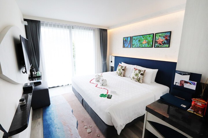 Room 12 of 158