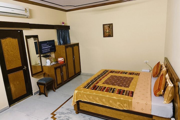 Room 23 of 86