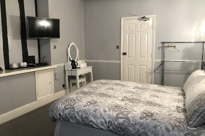 Room 3 of 38