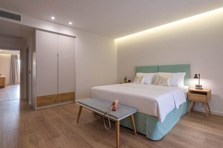 Room 26 of 163